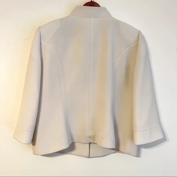 TAHARI by Arthur s. Levine ivory jacket - Picture 2 of 4